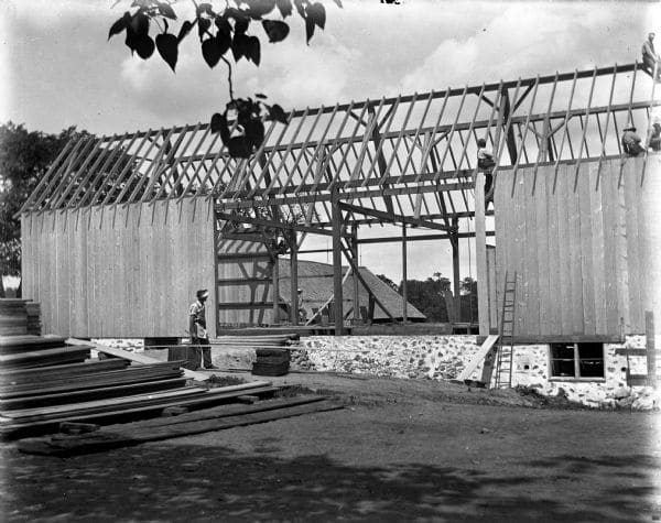Men building a new barn for Alexander Krueger and his family in 1931. (Alexander Krueger, Wisconsin Historical Society) 